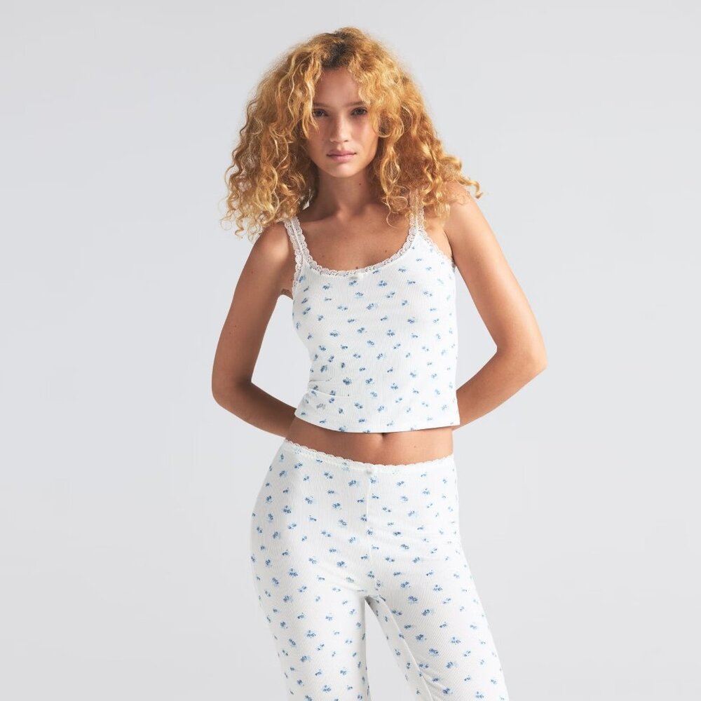 Skims Soft Lounge Lace Cami in Blue Garden Print, Size Large